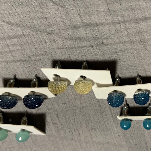 (2/$20) 5 pairs of Silver Earrings bundle - Picture 2 of 2